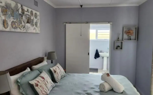 25 ON Main Struisbaai