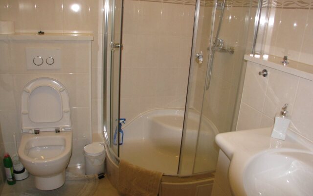 Split Center Suites