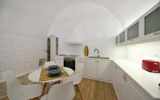 Hydra Hospitality Port Apartment
