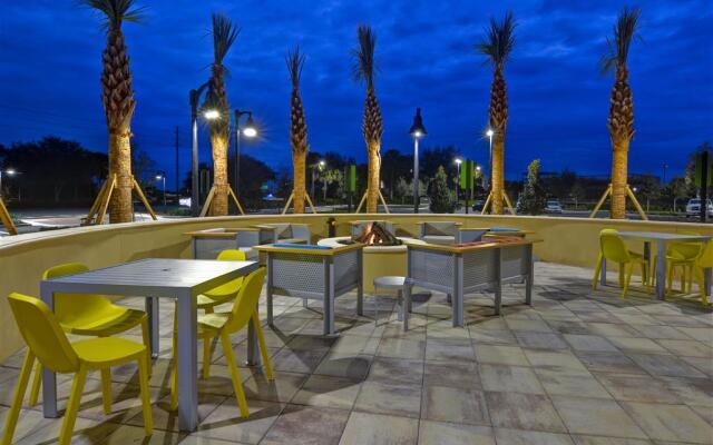 Home2 Suites by Hilton Orlando at Flamingo Crossings