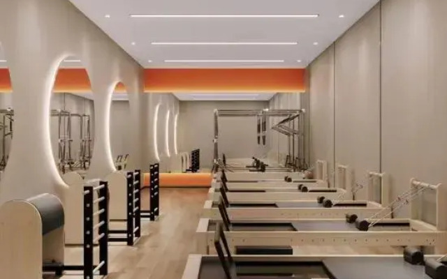 Foshan Shunde Carnival Hotel (Shunlian Plaza Jinlong Subway Station)