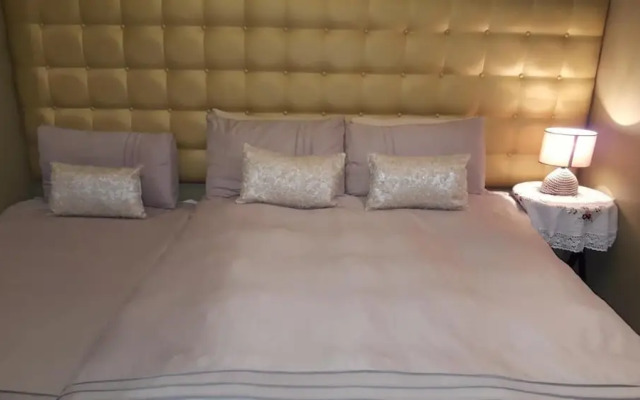 Savoy Lodge With Breakfast Included - Budget Triple Room 3