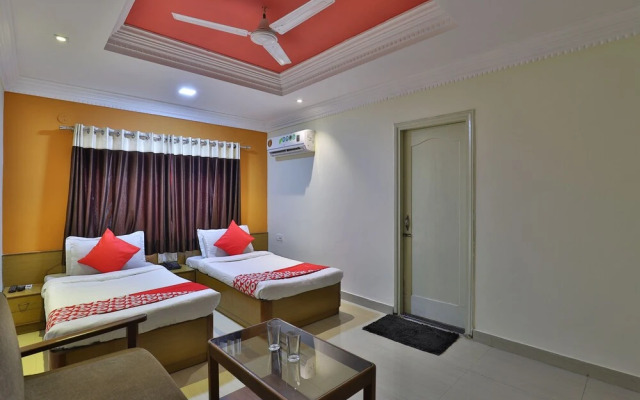 OYO 27897 Hotel The Grand Bansi