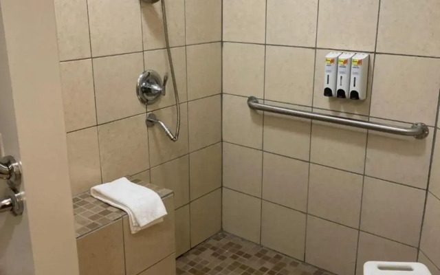 Super 8 by Wyndham Chisago City