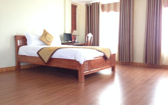 Viet Village Hotel & Travel