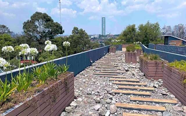 GRAN UBICACIÓN, en la zona de SANTA FE, KING BED