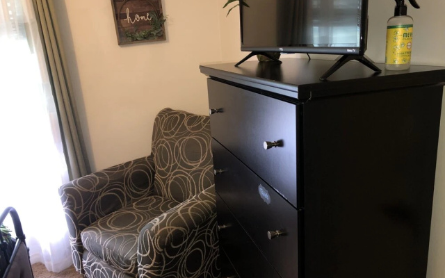 Becky & Marvels 420 Stay (Private Room)
