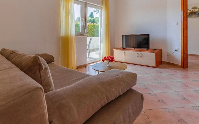 Pretty Apartment in Banjole near Sea Beach & Town Center