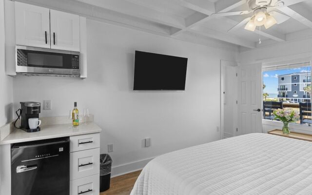 The Beach House Motel & Suites