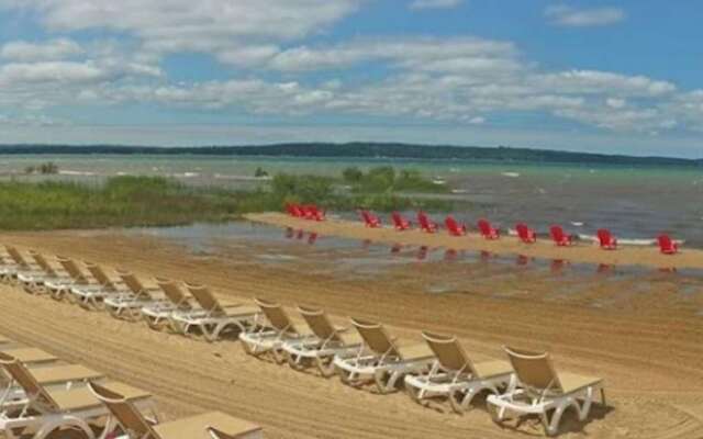 Cherry Tree Inn & Suites