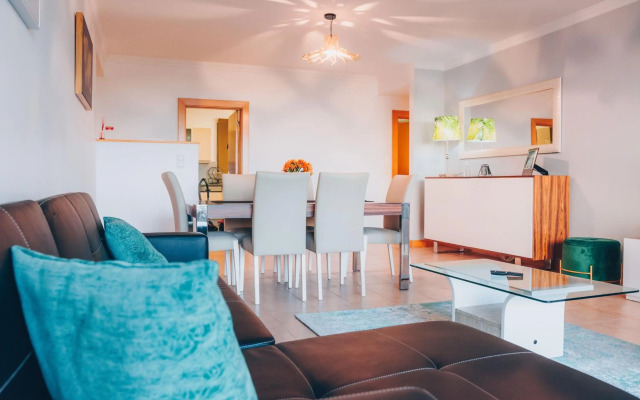 Beautiful Apartment with Sea View and Garden