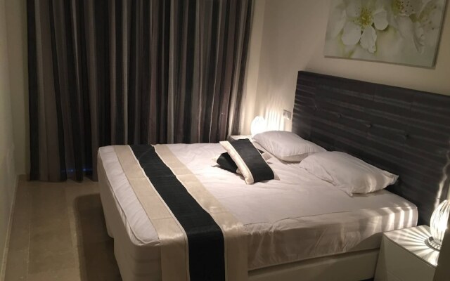 Sunny, Quiet And Spacious Apartment Nearby The Sea