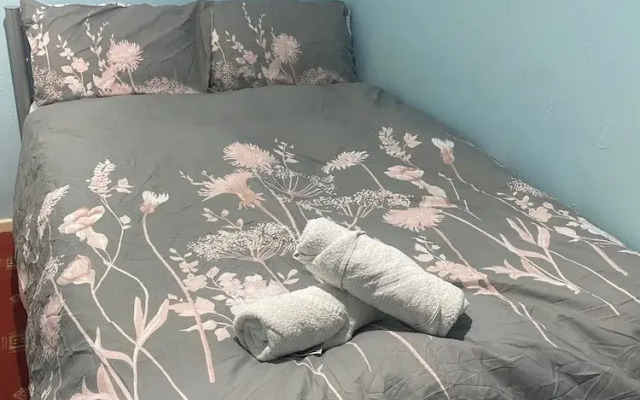 Charming 4-bedroom Apartment in East London - Perfect City Getaway