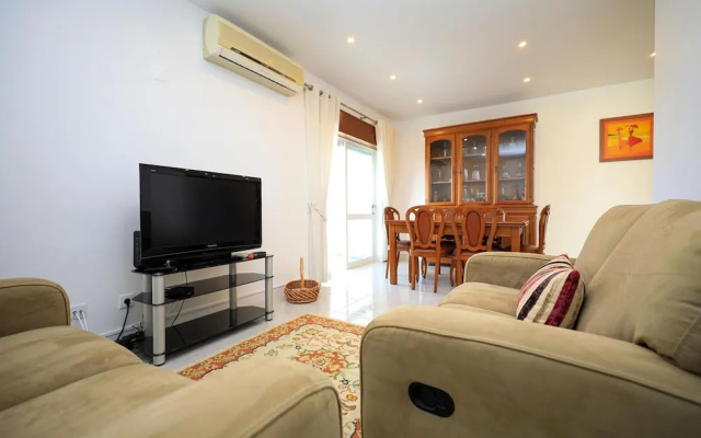 C23 - Parkway Entrance Apartment in Lagos