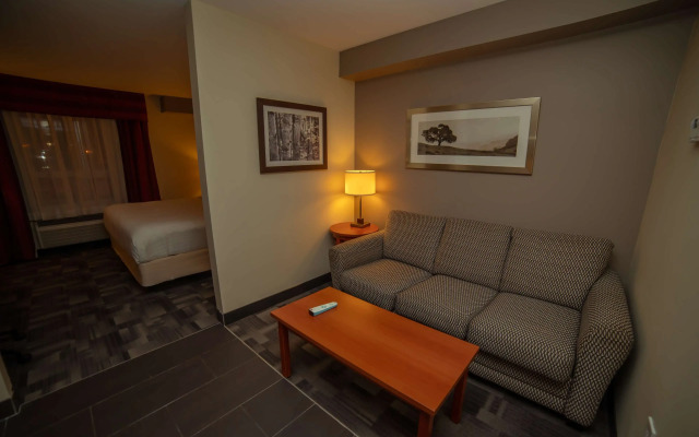 Best Western Thompson Hotel & Suites