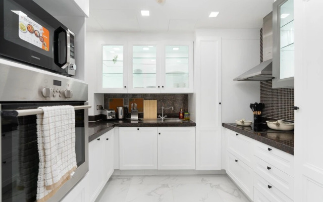 Downtown Beautiful 1bed with outdoor Garden