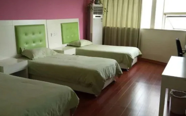 Kunshan Rongding Hotel (Yushan Square Subway Station Branch)