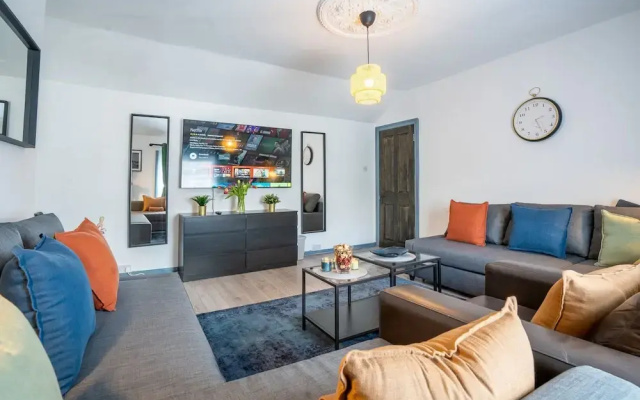Spacious 2BR Maisonette 2 Baths Huge Lounge