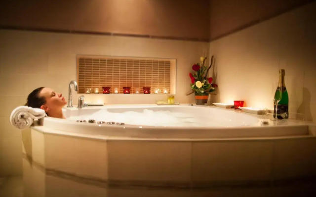 Maximilian Lifestyle Resort