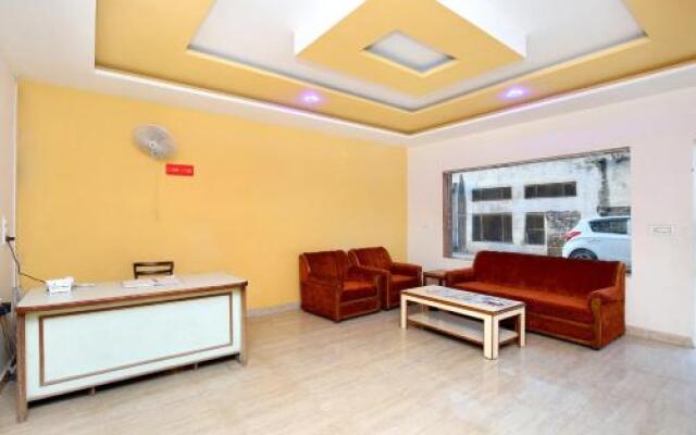 OYO 22238 Hotel Baaz