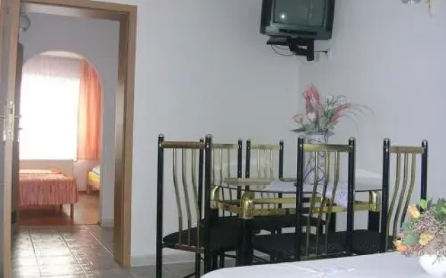 Bed-Breakfast by Tina