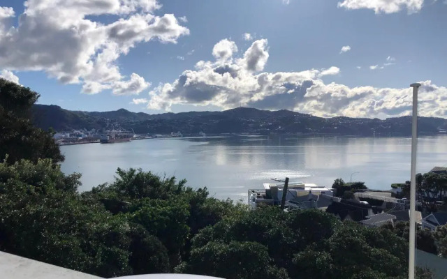 Private Luxurious Studio w Outdoor Living & Views!