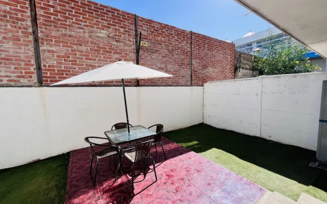 Urban Yard Bus Terminal Home Office Pool Wifi