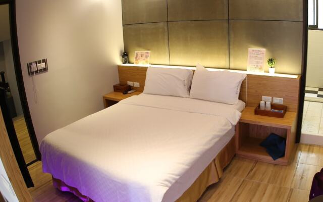 Starry Night Laurel Hotel