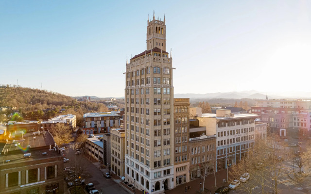 Park View Penthouse Suite 301