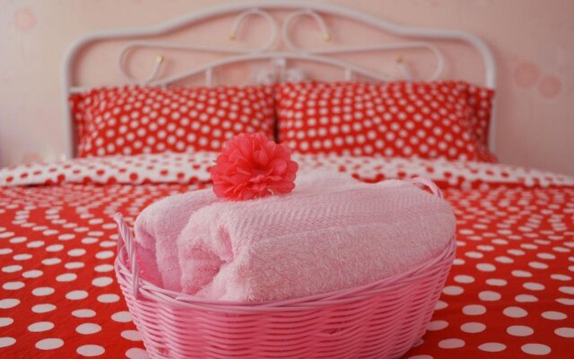 Manis-Manis Pink Lady Cottage