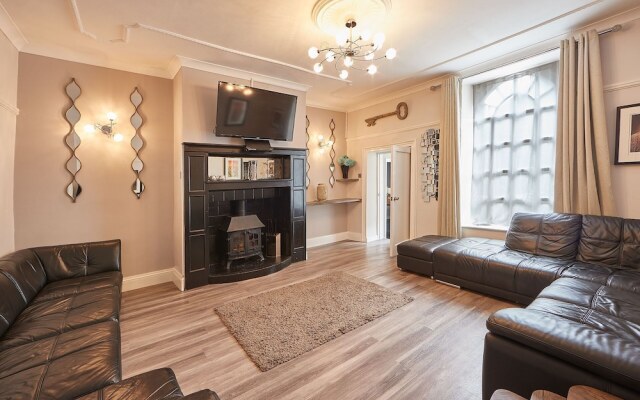 Host Stay Rosedale House