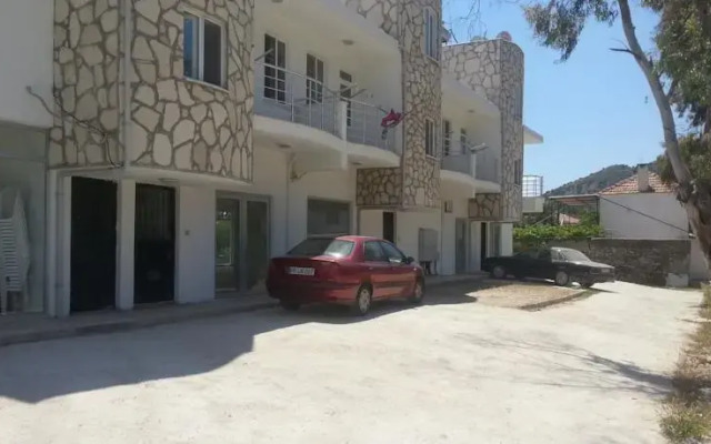 Cemre Aparts