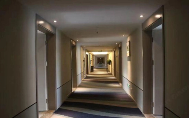 Homeinn Selected Hotel (Tongliao Wanda Plaza)