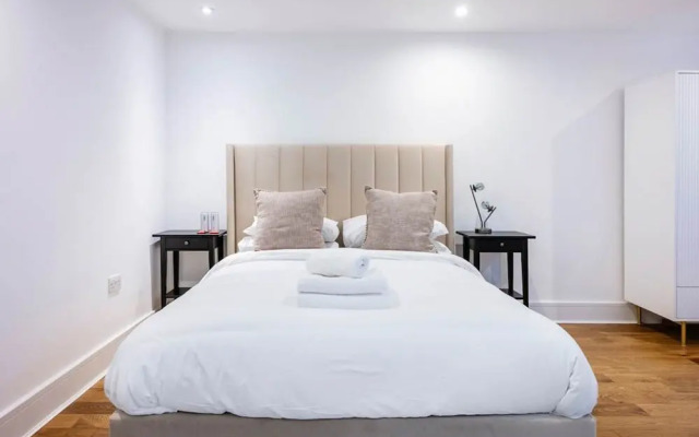 The Urban Minimalist- Notting Hill 2 Bed