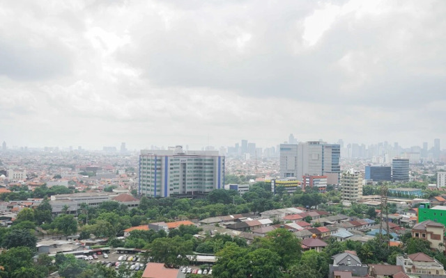 Cozy Studio Green Pramuka Apartment next to Mall