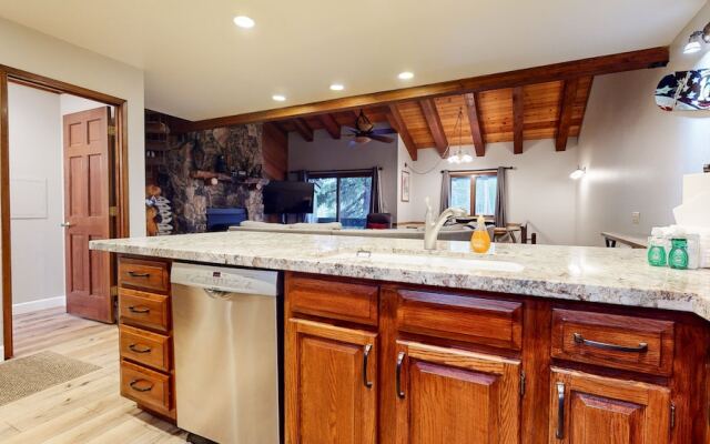 Mammoth Pines #02 - Year-round Activities!