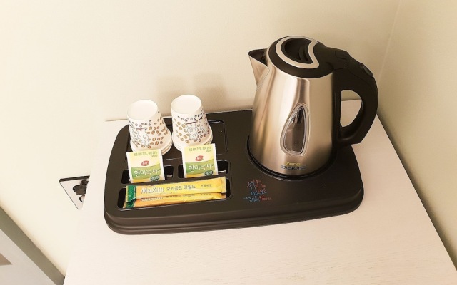 Gwangju Sinan Yeogiseo Jaja