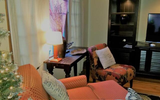 Modern❤️Smart Craftsman HDTV Keurig AC❤of Downtown