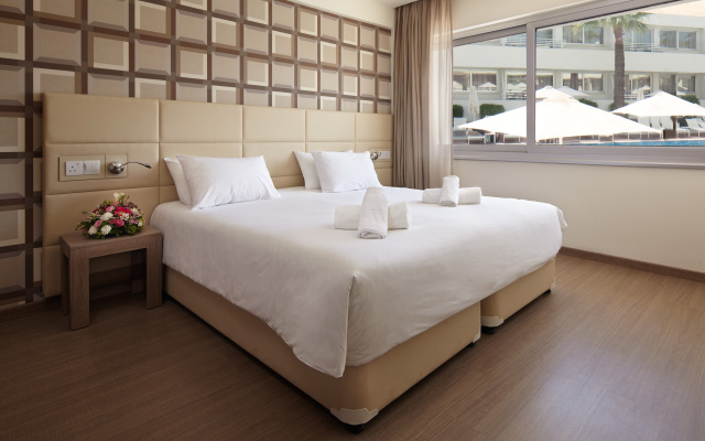 Melpo Antia Hotel & Suites