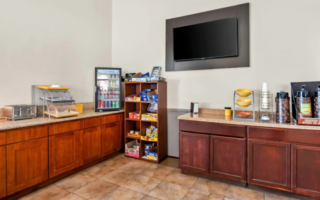 Days Inn by Wyndham Fontana / Rialto