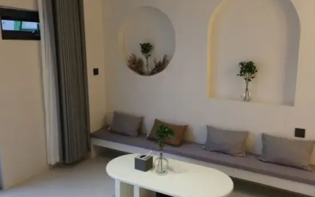 Zhaolan Light Luxury Vacation Homestay (Tekes Bagua City Store)