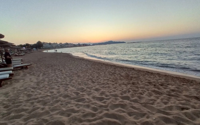 Astrinos Apt Simple, Cosy, Comfortable, Near the Beach