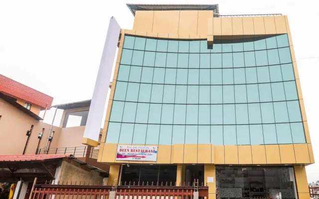 Oyo 18528 Field Residency Inn