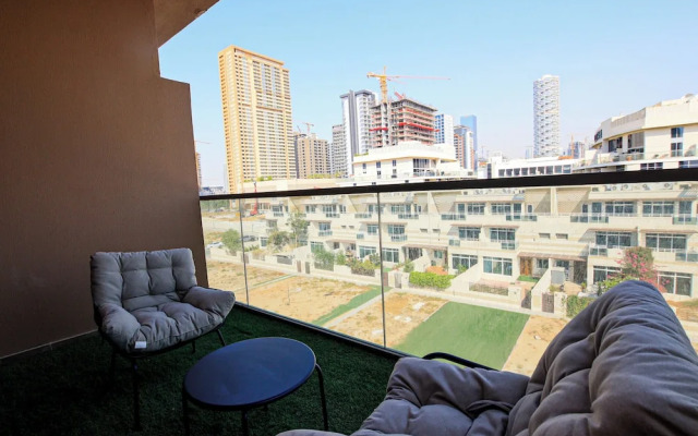 Spacious 2BR Apt Maids Elegance