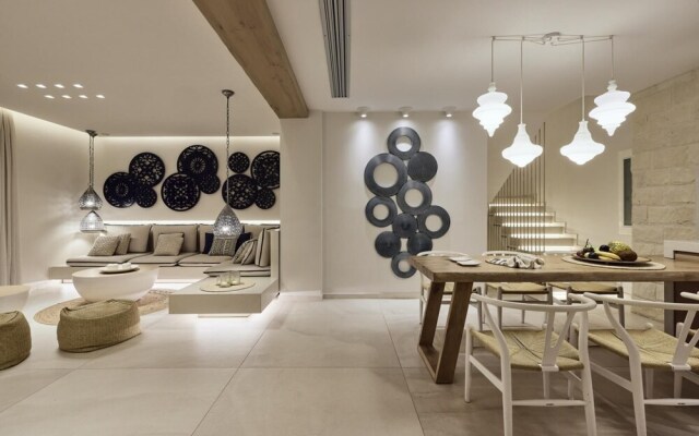 Melitina - Beautiful Waterfront 3 bed Room Villa