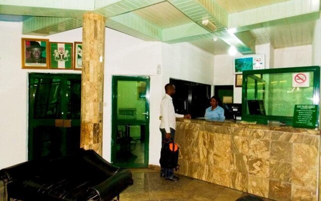 Crossroads Hotel & Towers