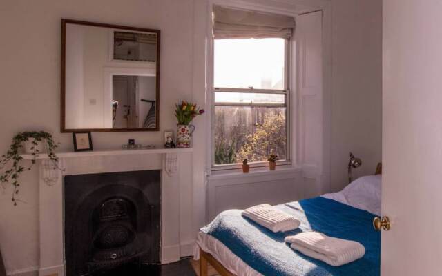 Comfortable Apartment In Leith