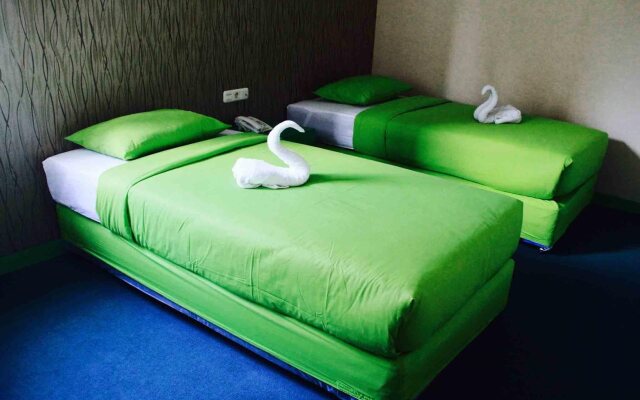 RedDoorz Plus near Pelabuhan Makassar