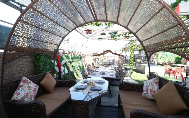 Hotel V2v by OYO Rooms