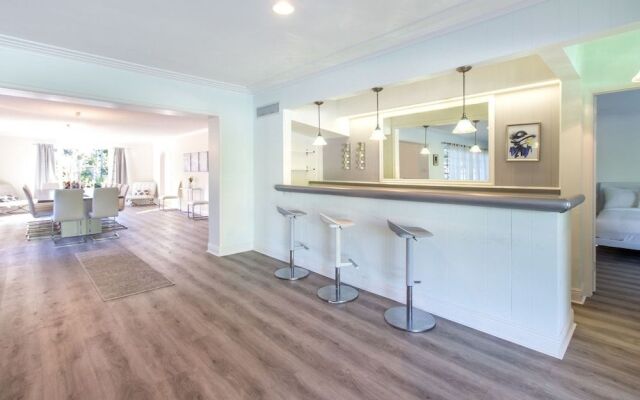 Chateau Hollywood Luxury Home & Pool near Hollywood Broadwalk